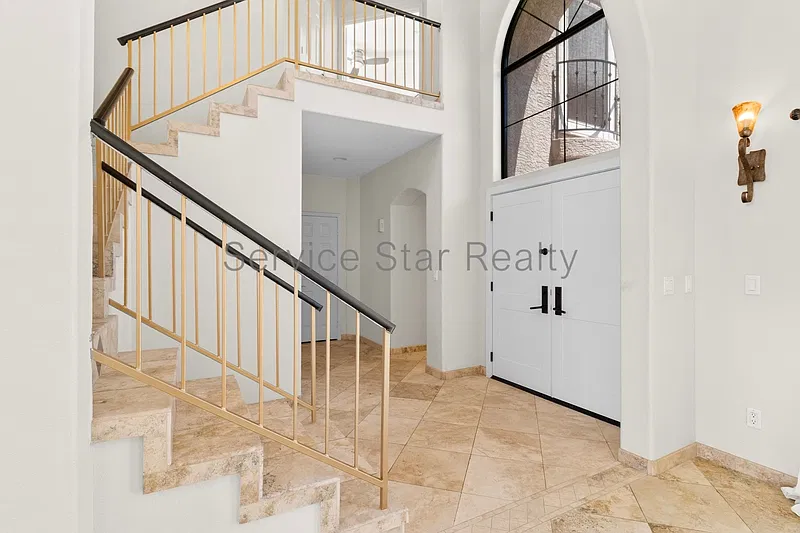 3 bed, 2.5 bath, 1980 sqft, $3,749 — Photo 3