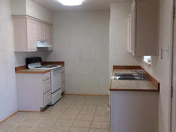 Kitchen with lots of counterspace