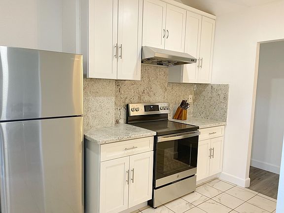3rd image of 1623 Burnett Way