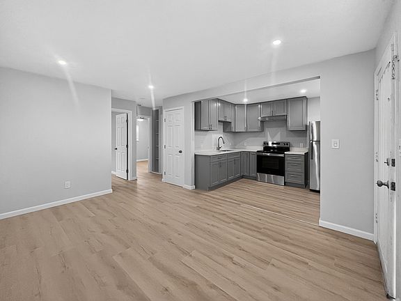 5th image of 409 W 18th St Unit B