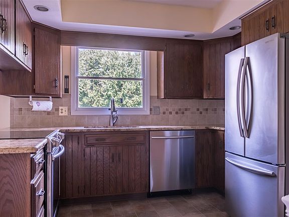 4th image of 64860 McIntosh Ln