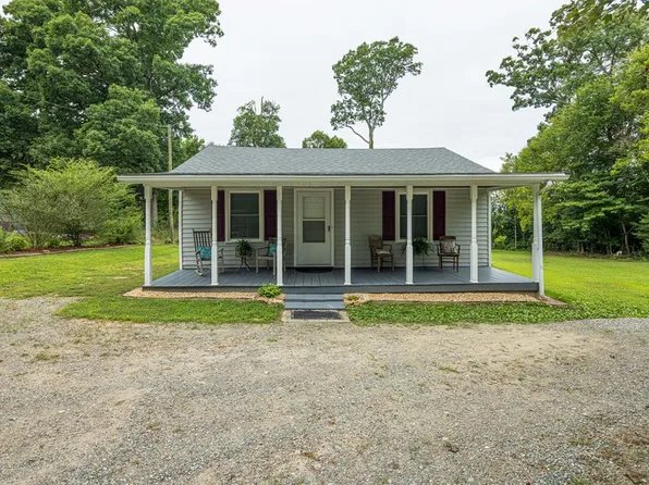 1079 Chatham Rd, Halifax, VA 24558