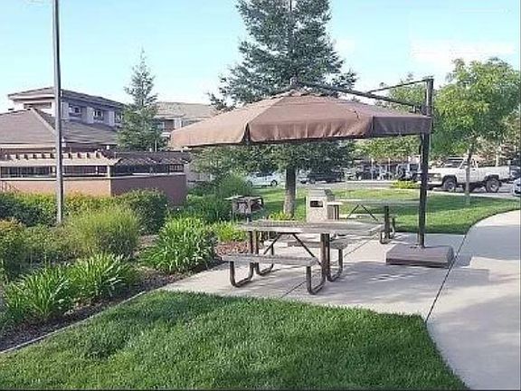2nd image of 600 Moon Cir Unit 624