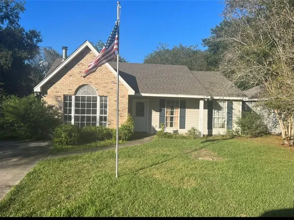 1363 Valmont St, Mandeville, LA 70448