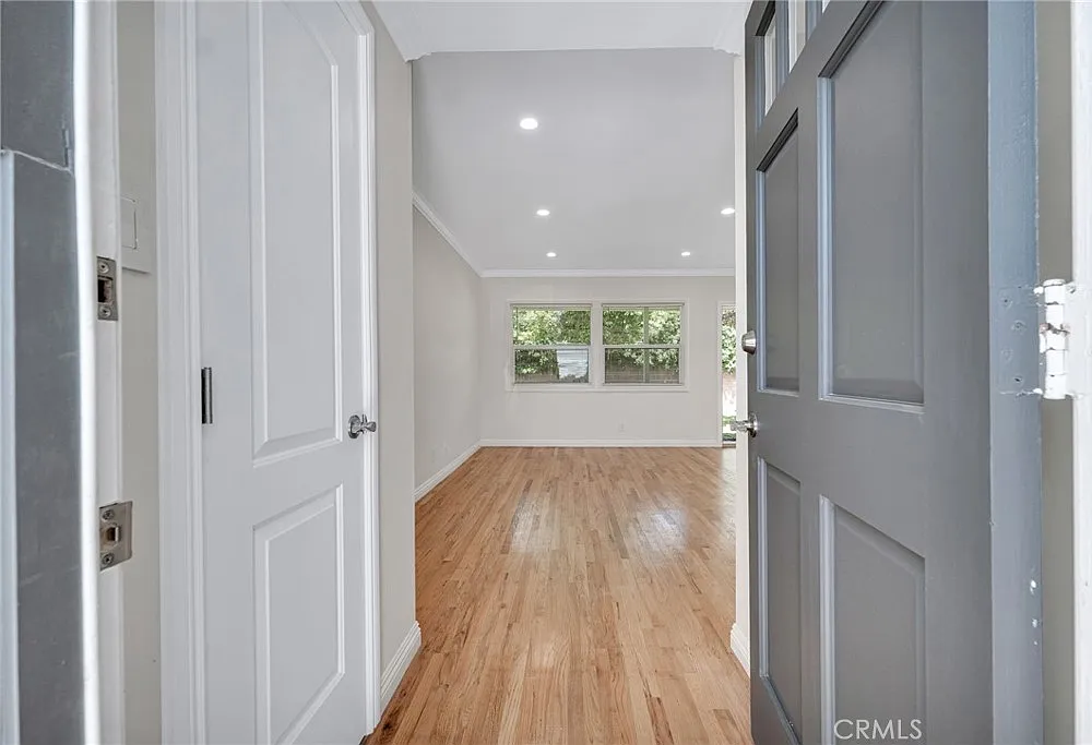 3 bed, 1386 sqft, $3,799 — Photo 3
