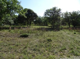 1420 Meadow Gln, Adkins, TX 78101