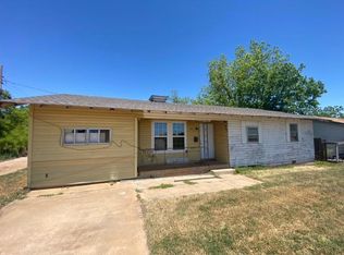 205 W Mimulus Ave, Frederick, OK 73542