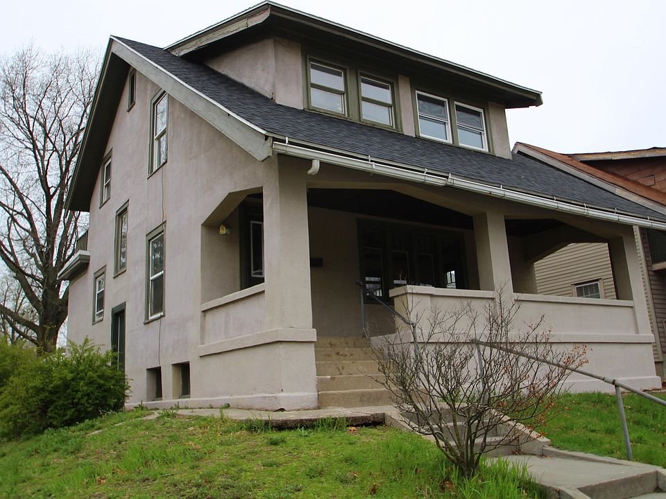 1st image of 843 Eastern Ave SE