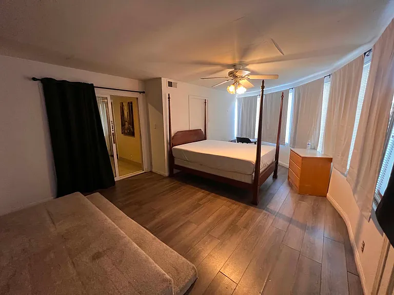 4902 Coke Ave #5 — Photo 2