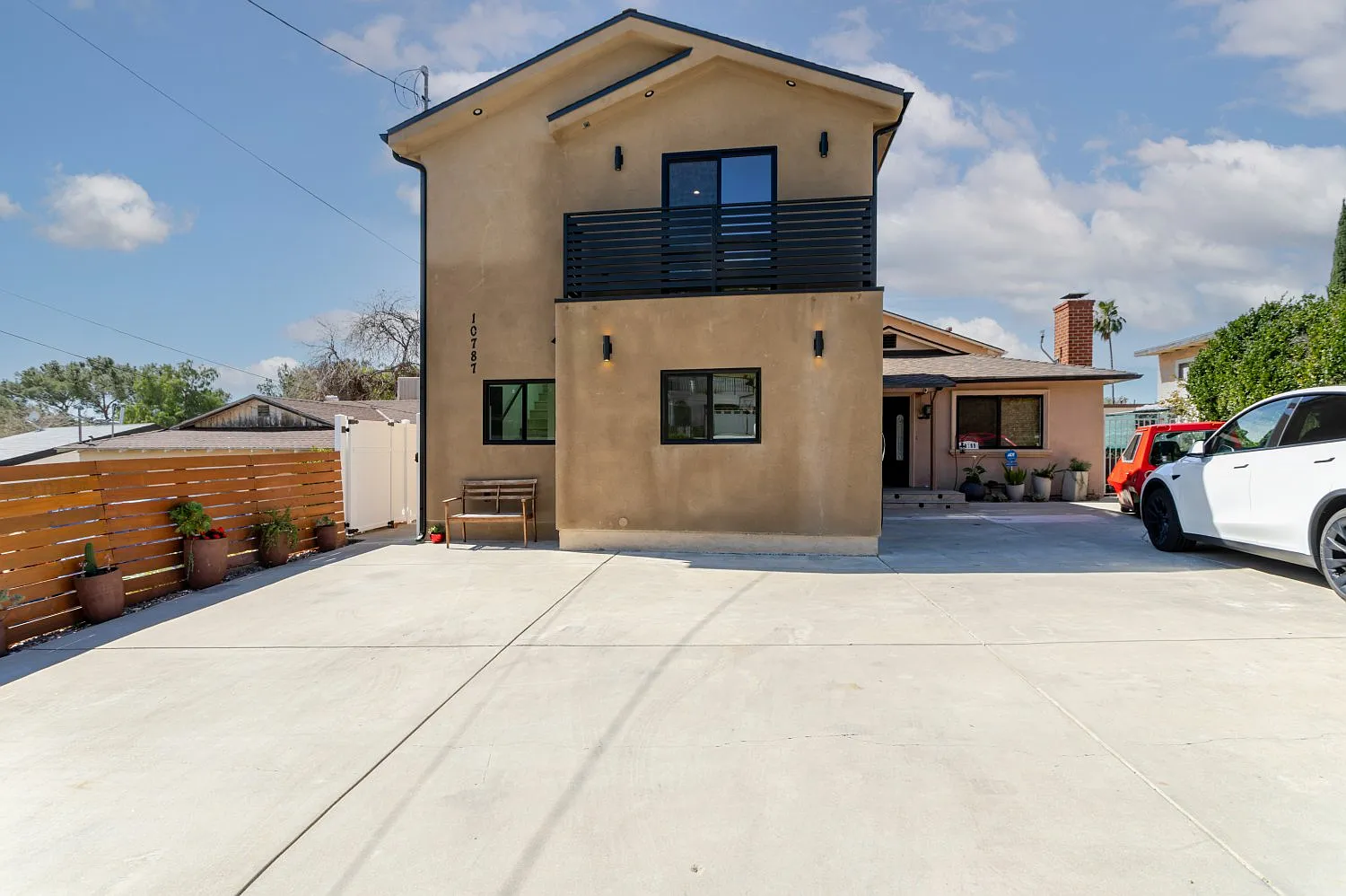 2 bed, 1000 sqft, $3,300 — Photo 1