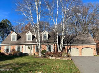 13 Greyledge Dr, Albany, NY 12211