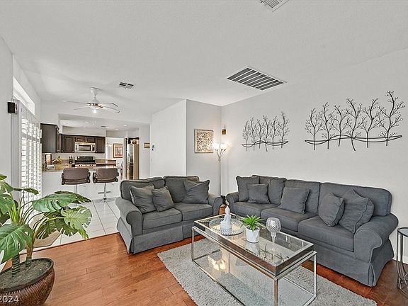 3rd image of 4940 Forest Oaks Dr