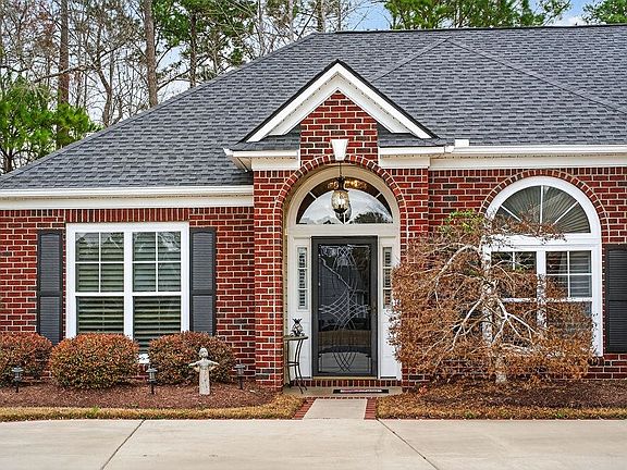 3rd image of 20 Willowbend Dr.