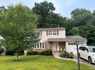 7212 Hadlow Dr, Springfield, VA 22152