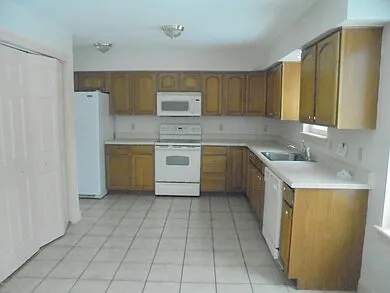 898 Country Place Dr — Photo 3