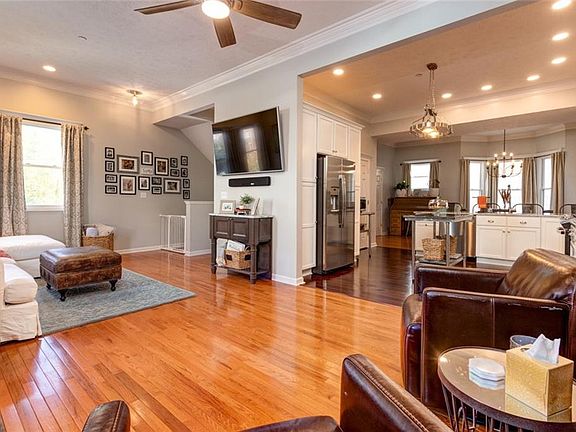 2nd image of 1334 W 54th St #1