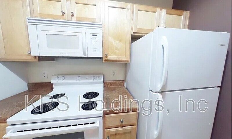 1st image of 900 W Broad St #2D