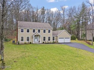 16 Sandalwood Dr, Clifton Park, NY 12065