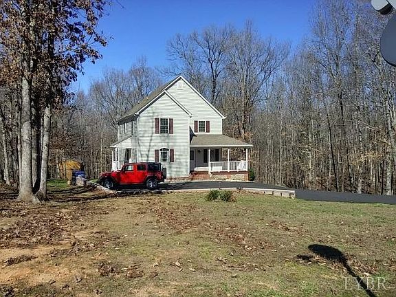 5th image of 261 Acorn Dr