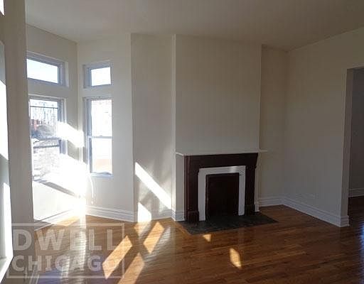 4th image of 925 N Ashland Ave