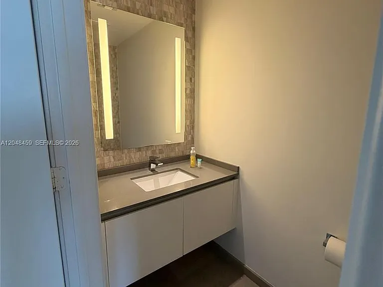 68 SE 6th St #2506 — Photo 11