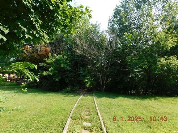 4th image of 1403 E Elm Ln