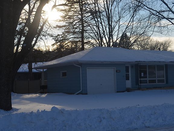 3rd image of 943 Linda Ave