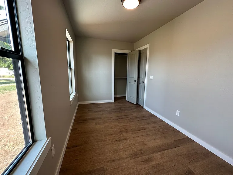 5008 N Asbury Ave — Photo 13