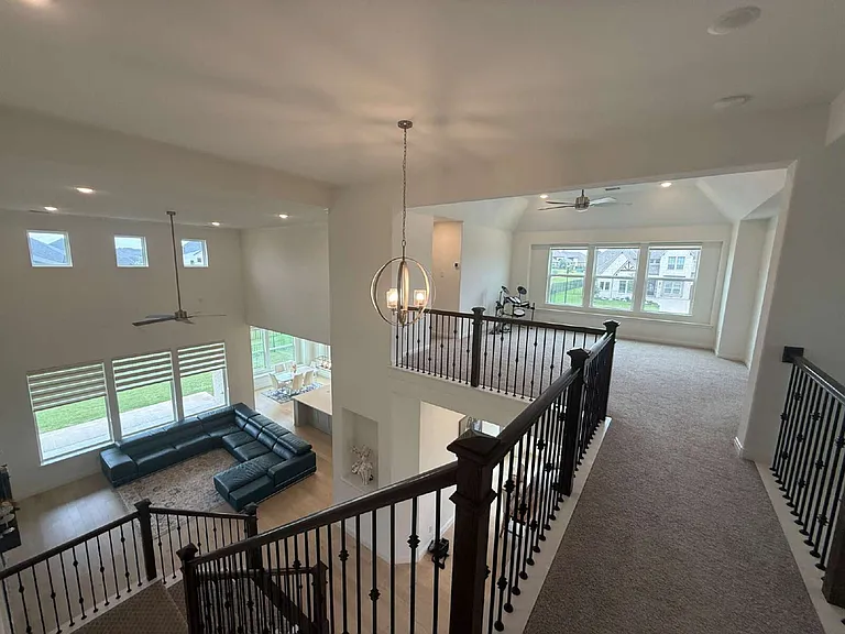 1927 Pebble Ln — Photo 34