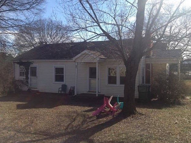 1st image of 204 Auten Cir