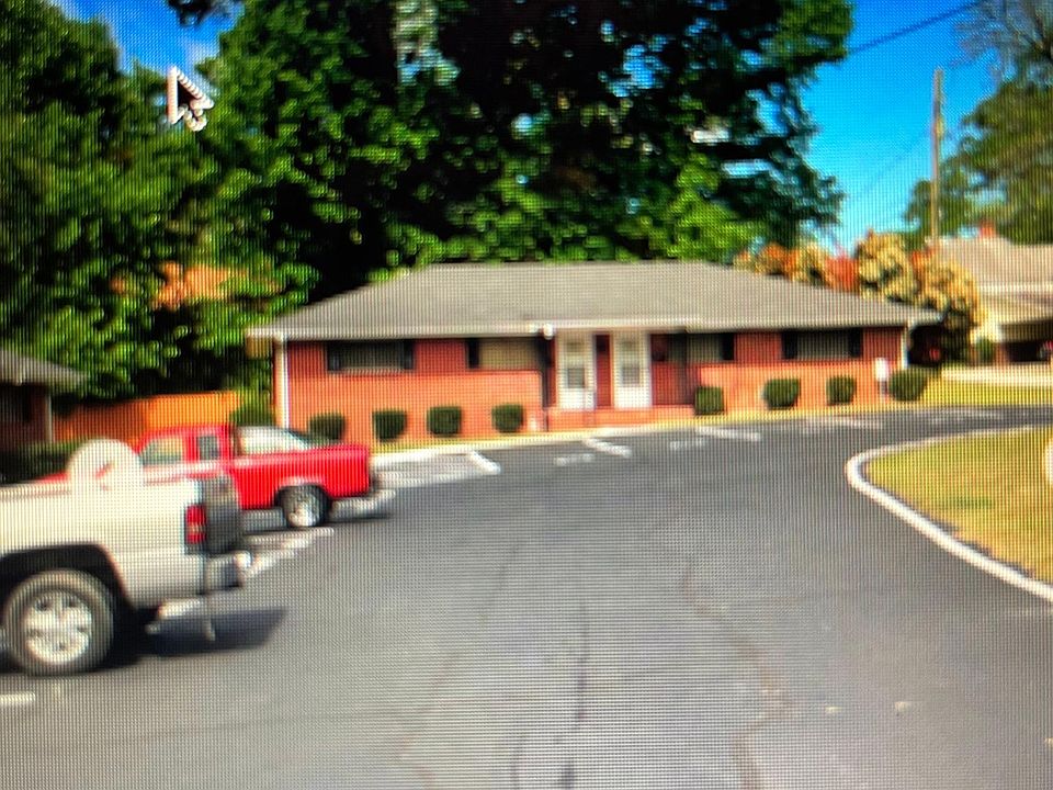 1st image of 977 Locust Dr NE #977
