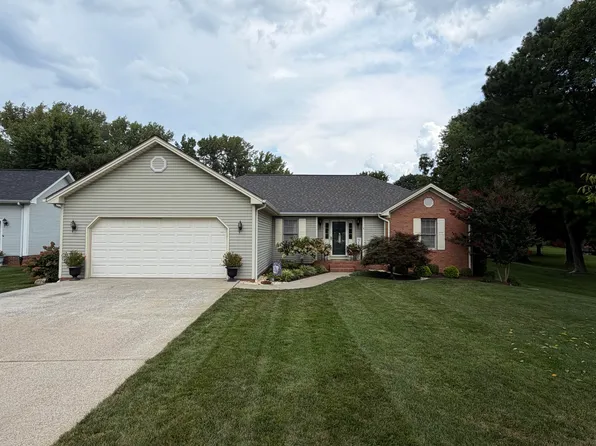 1400 N Shallow Lake Cir, Hopkinsville, KY 42240