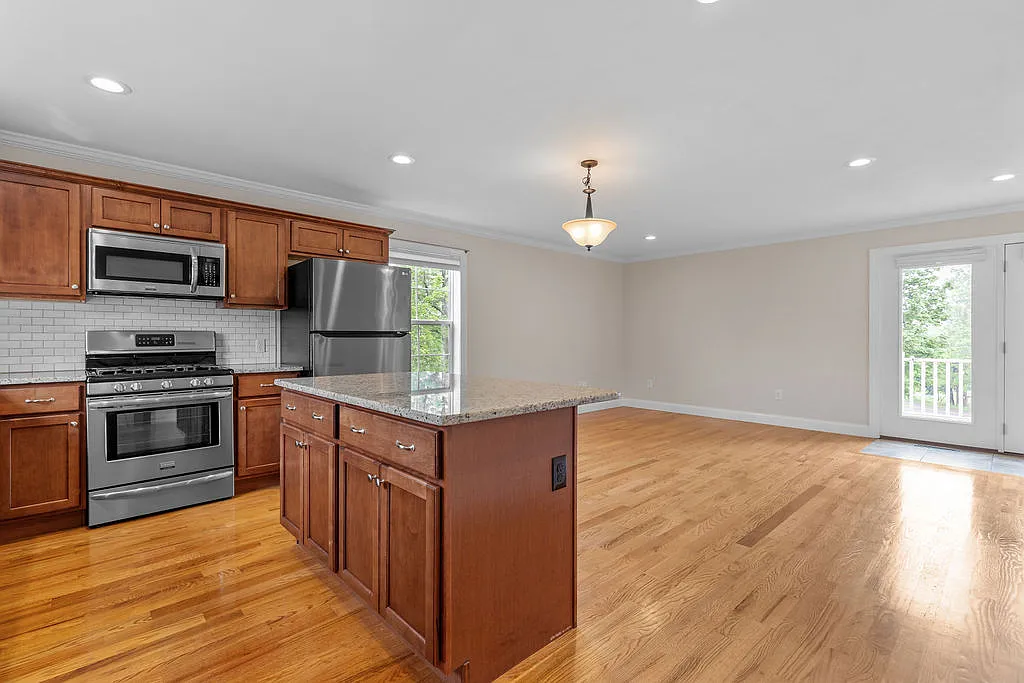 3 bed, 2.5 bath, 1671 sqft, $2,850 — Photo 2
