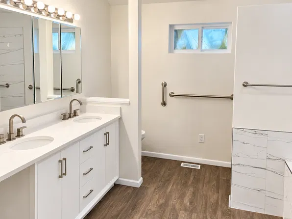 14706 Pioneer Way E, Puyallup, WA 98372