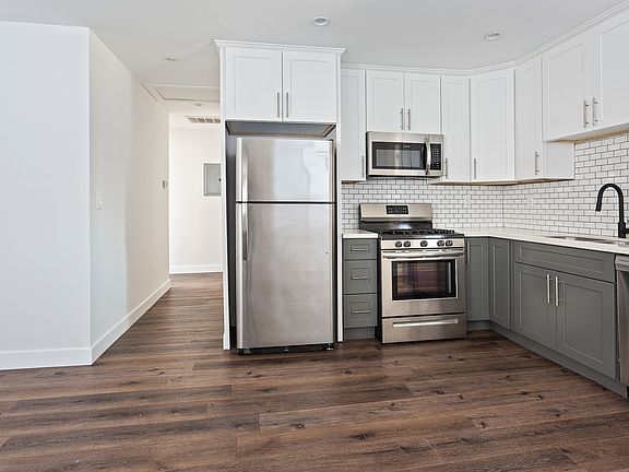 3rd image of 3559 Percy St #4