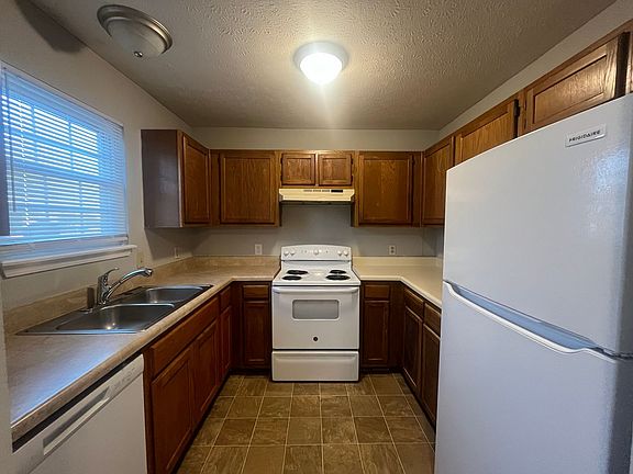 4th image of 2601 Avalon Ct APT B