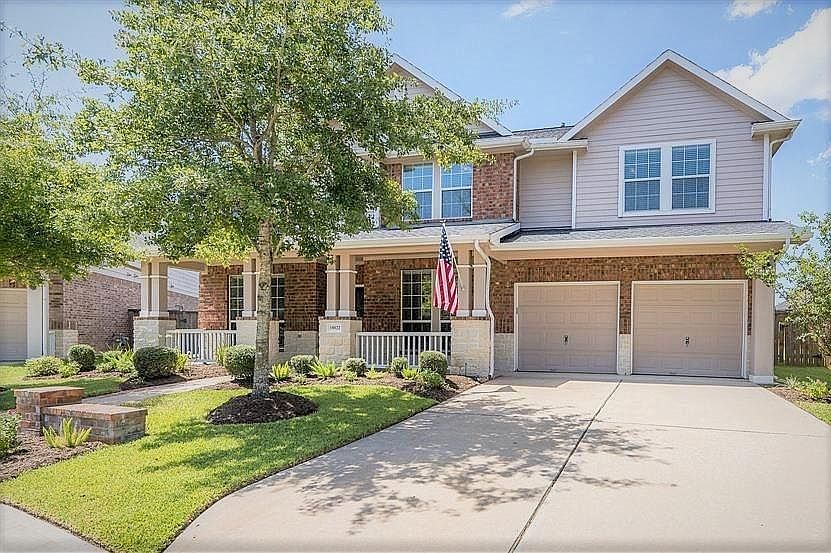 Curb appeal on a cul-de-sac!