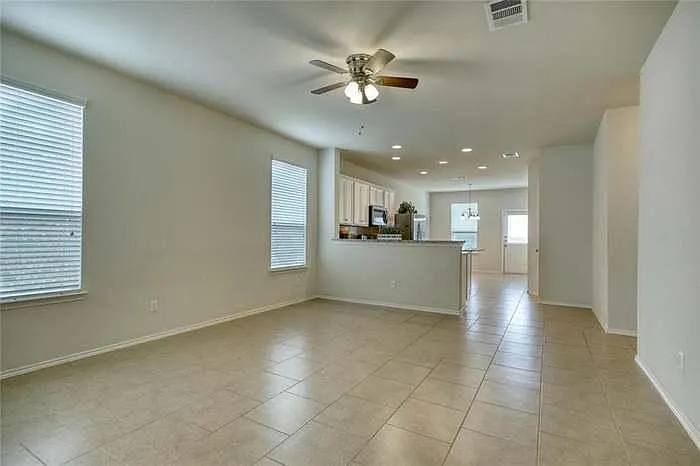 122 Martha Dr — Photo 3