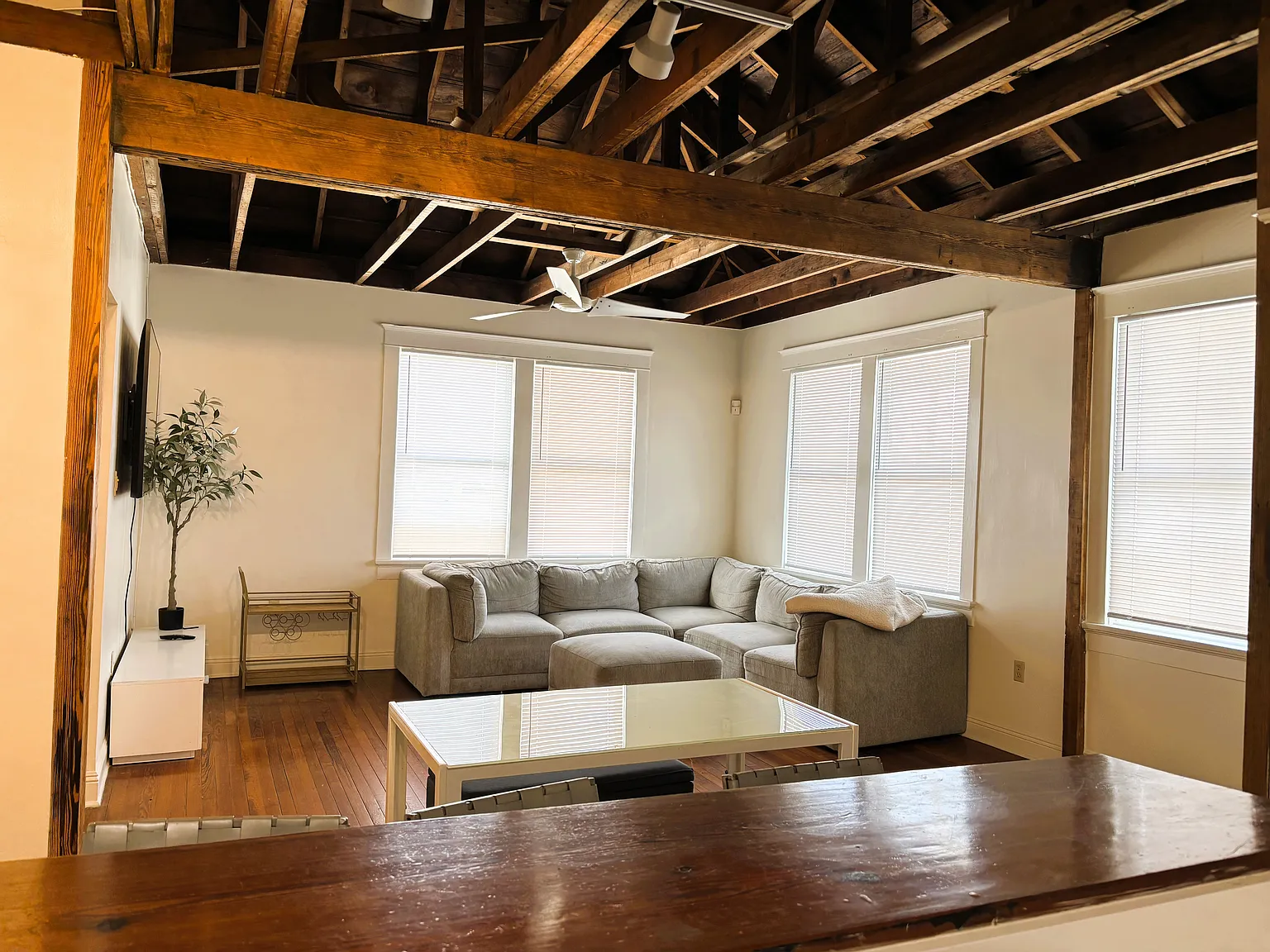 5 bed, 1900 sqft, $6,000 — Photo 4