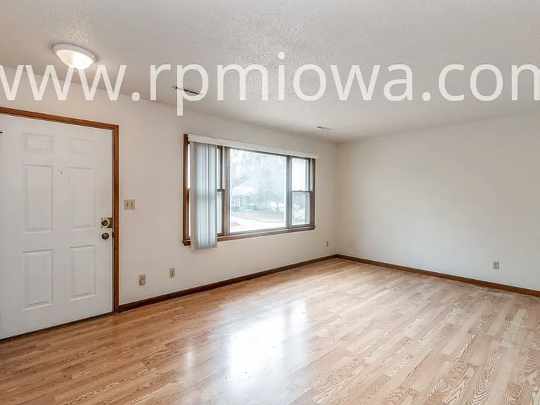 209 Todd Cir — Photo 3