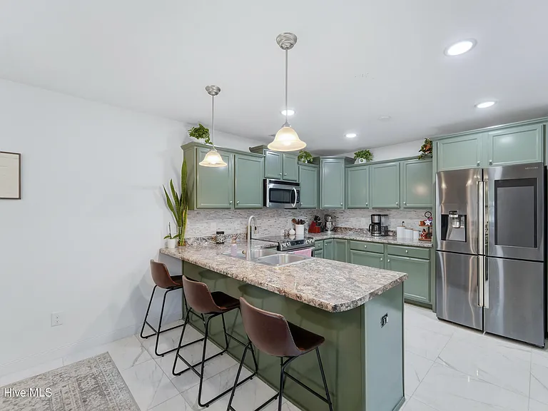 765 Radiant Dr — Photo 6