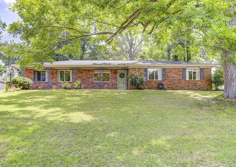 1st image of 110 Bellaire Dr