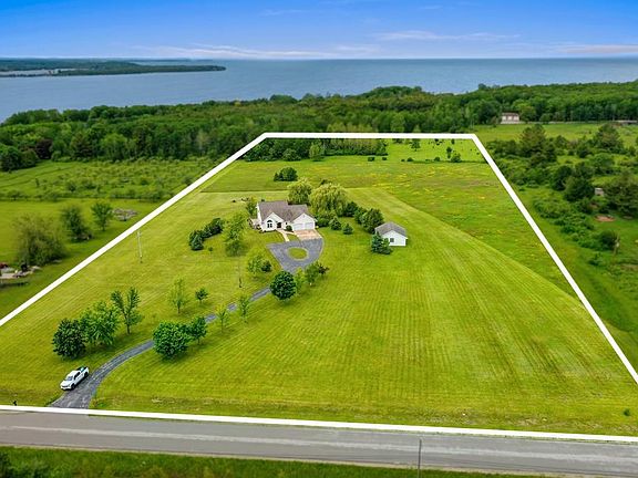 2nd image of 4809 Bluff Dr
