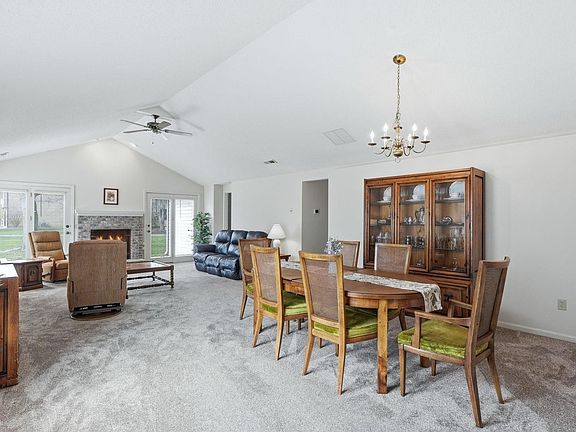 3rd image of 4421 W Shenandoah Cir