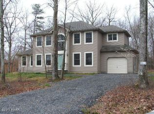 106 Ravenhill Rd, Tamiment, PA 18371