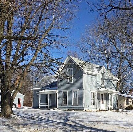 2nd image of 726 W 3rd St