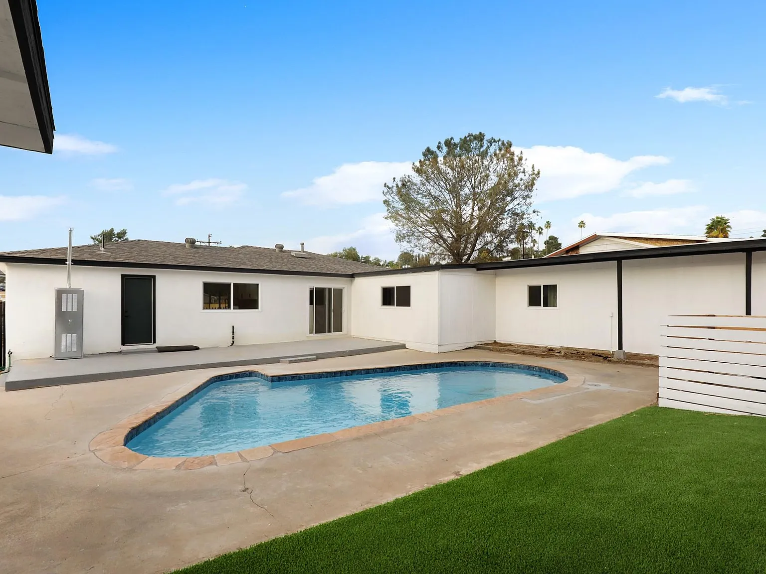 7 bed, 2600 sqft, $7,000 — Photo 1