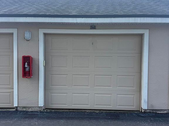 2nd image of 940 Village Trl Unit 6-109