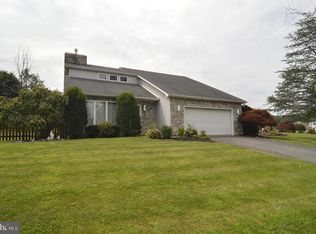 1032 Riverview Dr, Reading, PA 19605