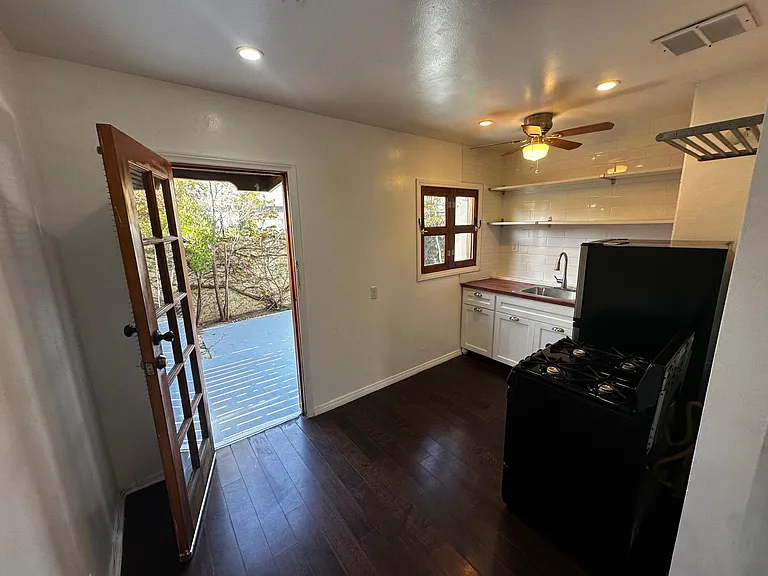 1177 N Hoover St #3/4 — Photo 5